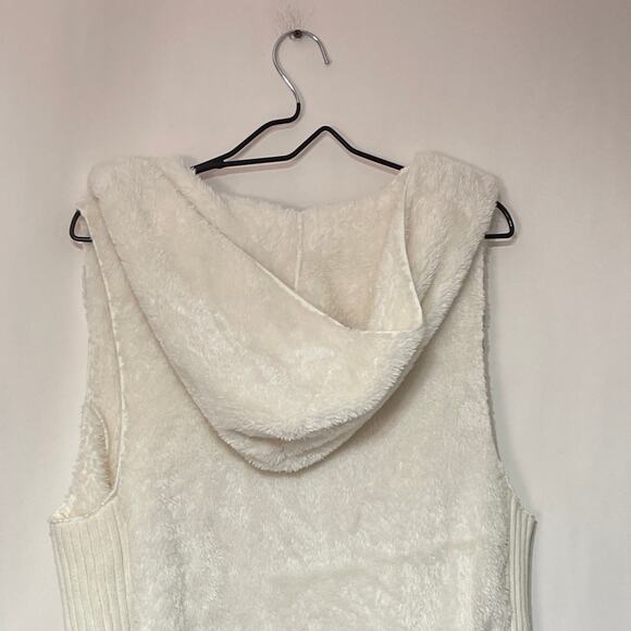 Love Tree Sleeveless Sweater Womens Large White Fuzzy Hoodie Pockets Nordstroms - Picture 4 of 13
